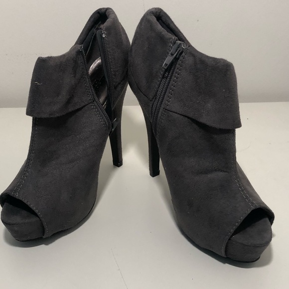 Heels - Picture 2 of 2